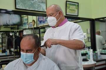 Peluquería Tomás: medio siglo cortando el pelo en Telde/TA.